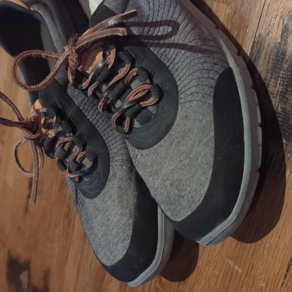 Clark's Cloud Steppers Allena Bay Sneakers. Black / Grey. Leather Trim. Sz 8